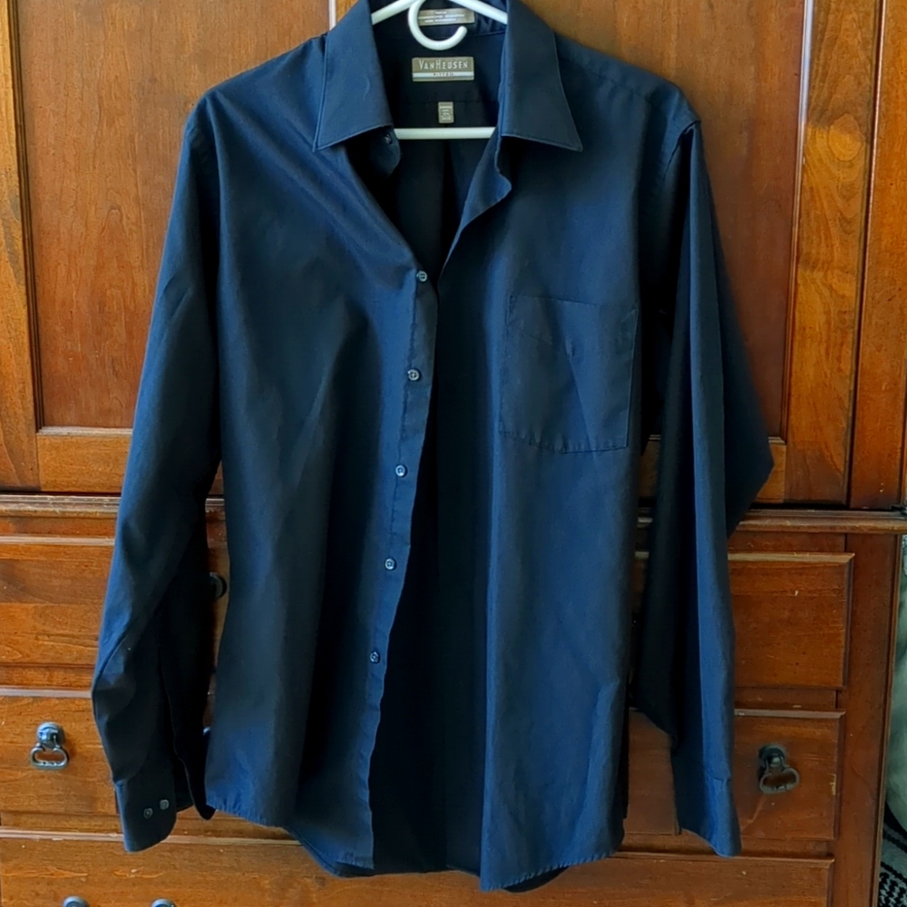 Men's fitted button up shirt, Van Heusen, Size 34-35